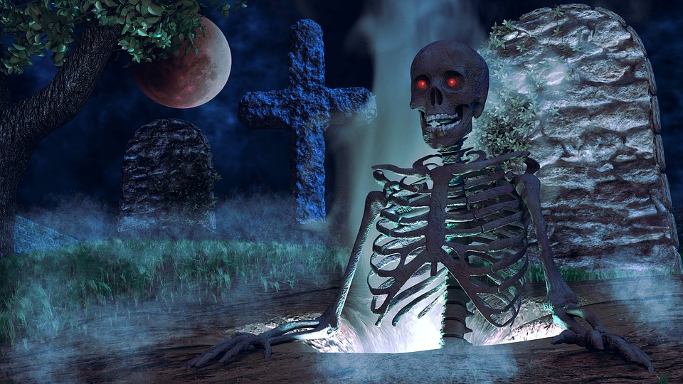 esqueleto saliendo de su tumba